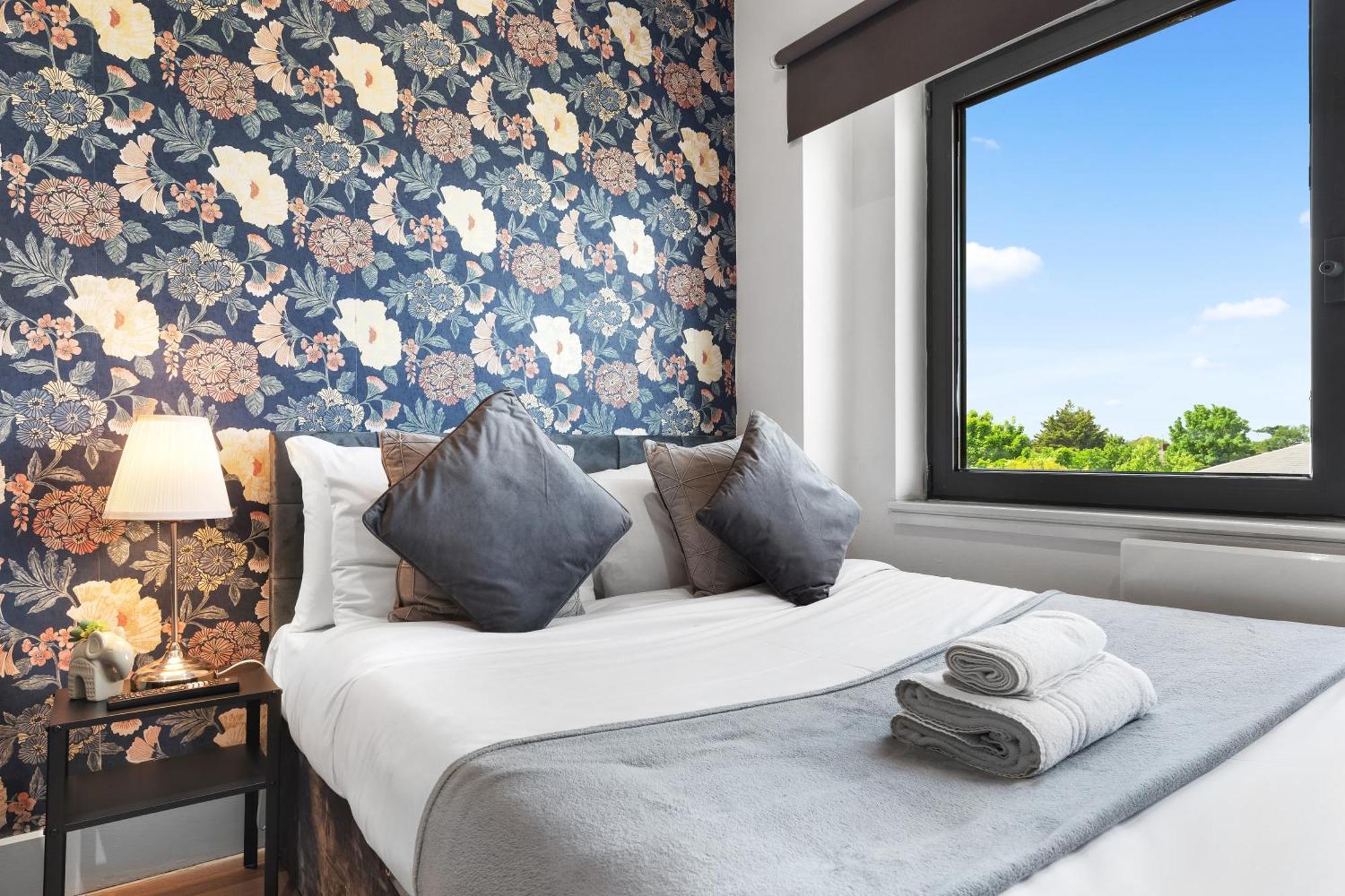 Modern One Bedroom Flat - Sleeps 5 -Near Heathrow - London Ub3 מראה חיצוני תמונה