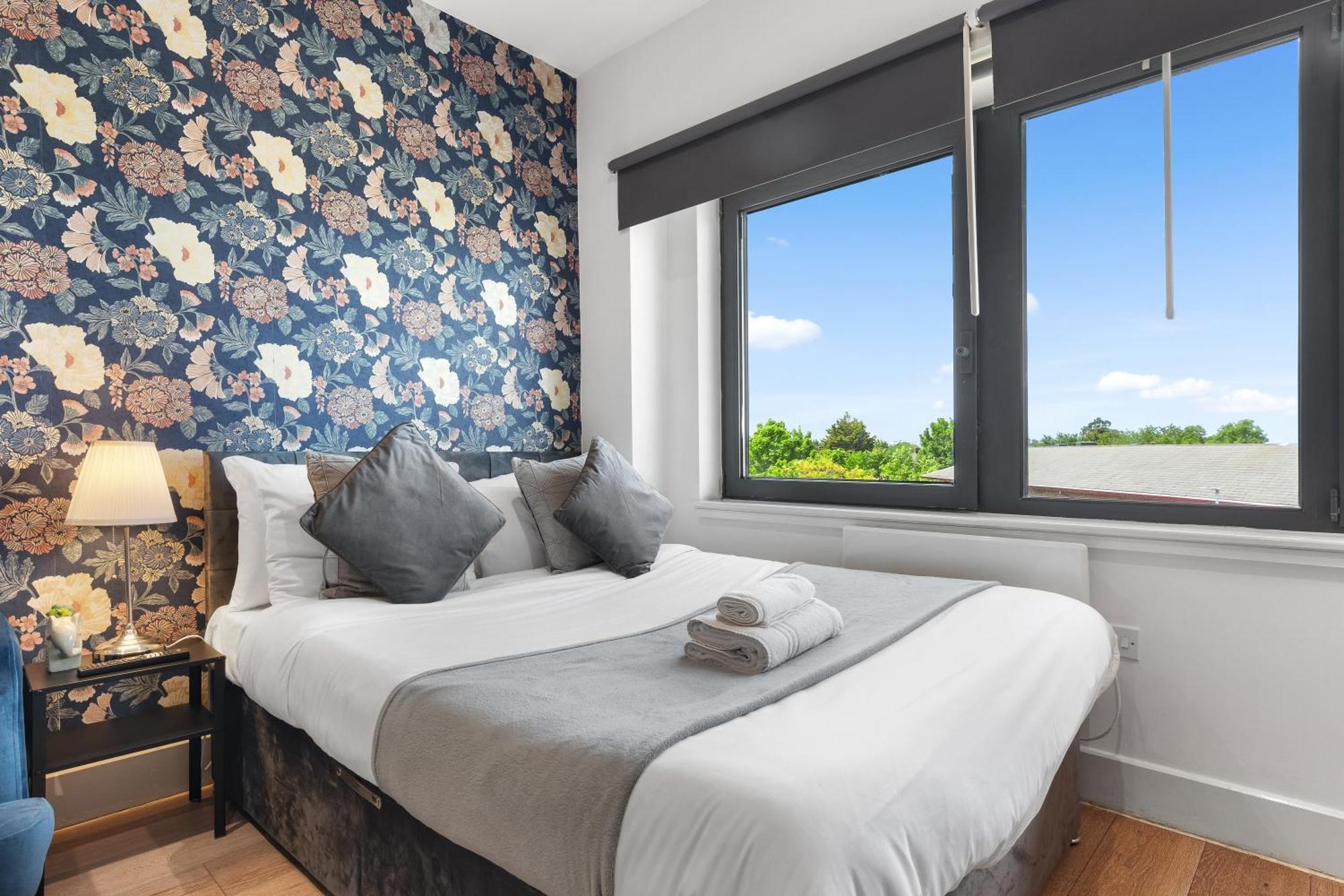 Modern One Bedroom Flat - Sleeps 5 -Near Heathrow - London Ub3 מראה חיצוני תמונה